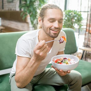 Patient in West Mobile eating without their Invisalign aligners